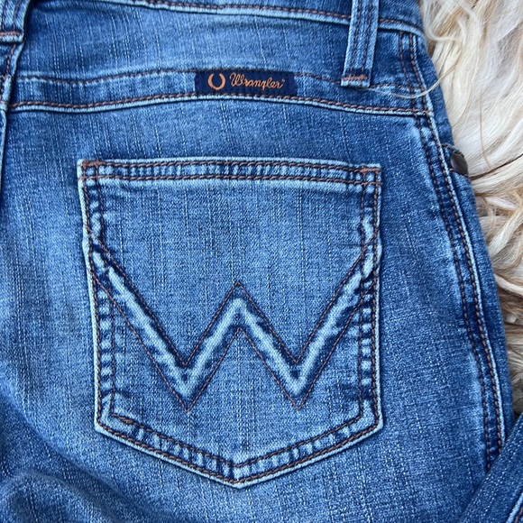Wrangler Denim - Wrangler Willow the ultimate riding Jean high rise straight leg elastic sz 7